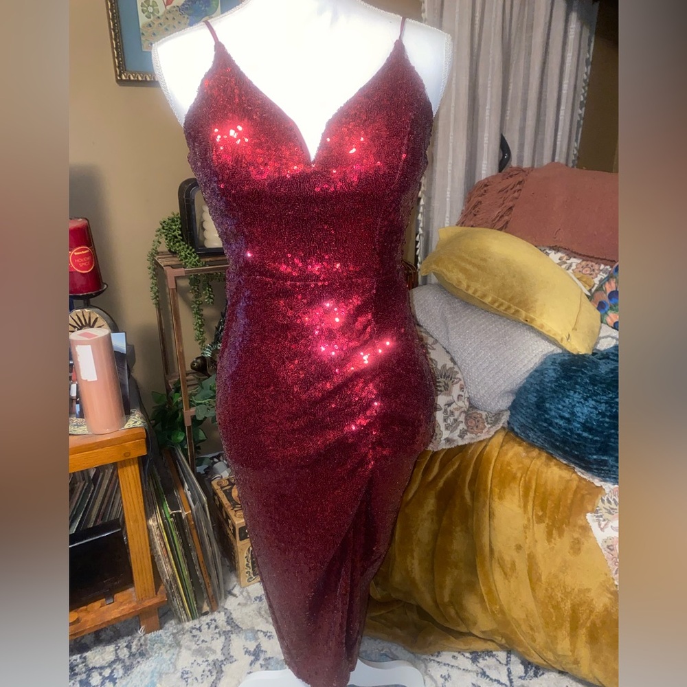 B. Smart Spaghetti Strap Burgundy Sequin Dress